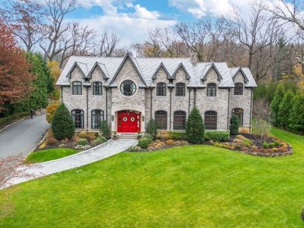 9 Beechtree Ln, Essex Fells, NJ 07021