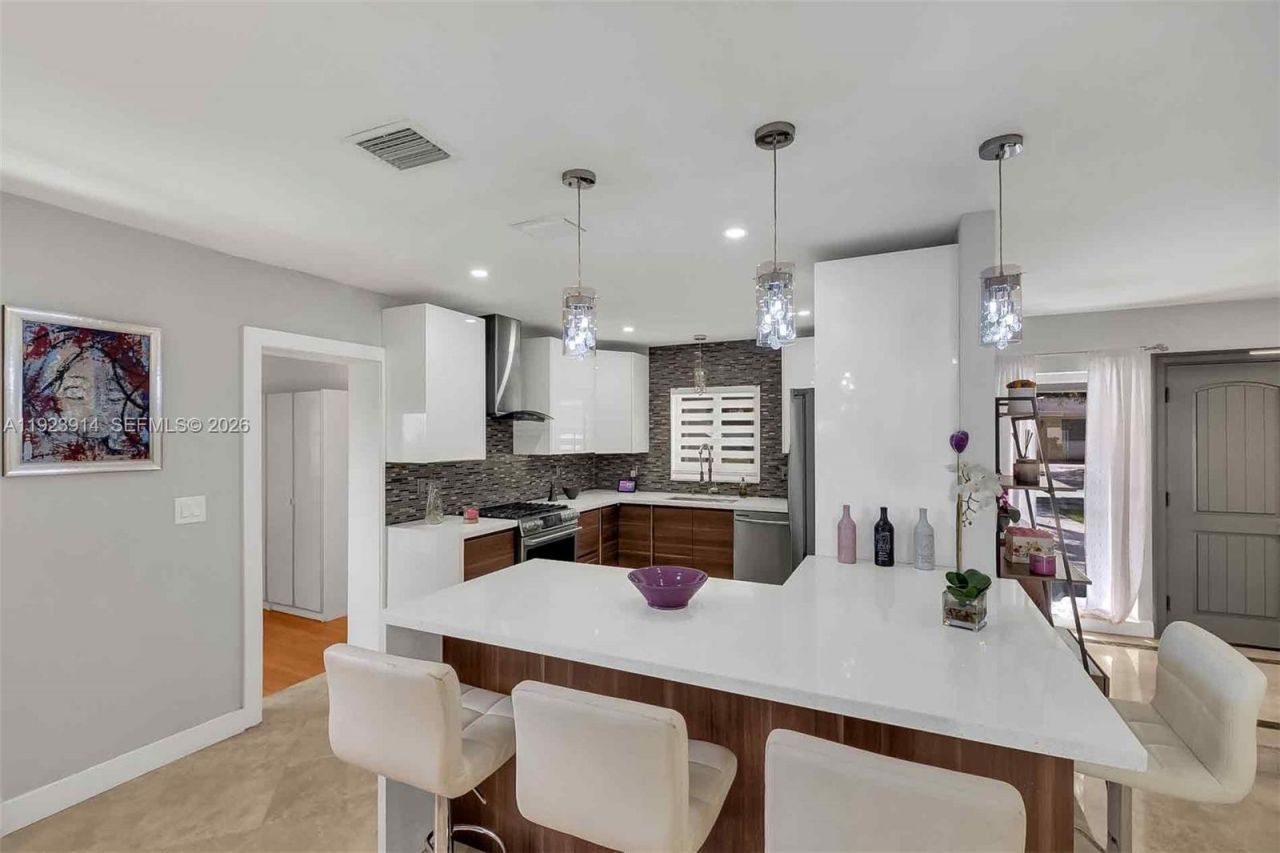 461 NE 115th St, Miami, FL 33161 Photo
