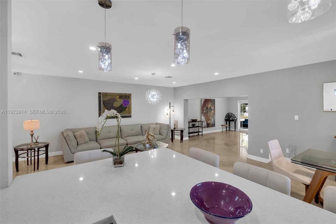 461 NE 115th St, Miami, FL 33161 Photo