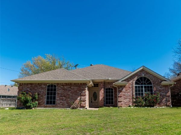 604 Valleyridge Court, Decatur, TX 76234