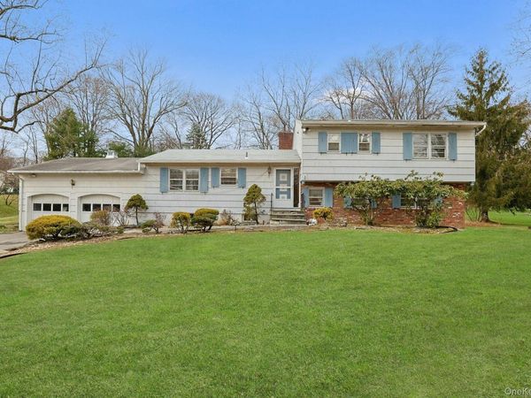 14 Aspen Way, Thornwood, NY 10594