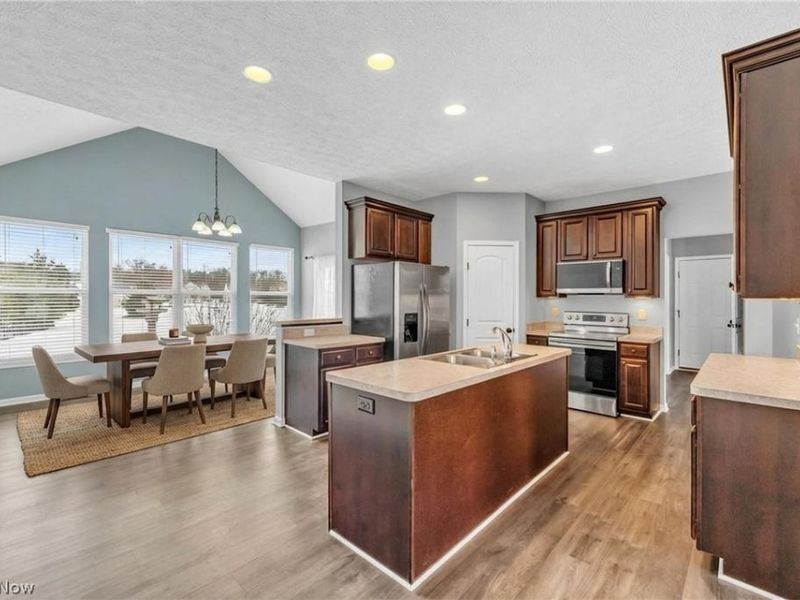 1482 Barrymore Lane, Wadsworth, OH 44281 Photo 4