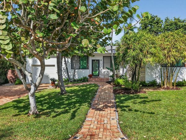 215 N Seacrest Circle, Delray Beach, FL 33444
