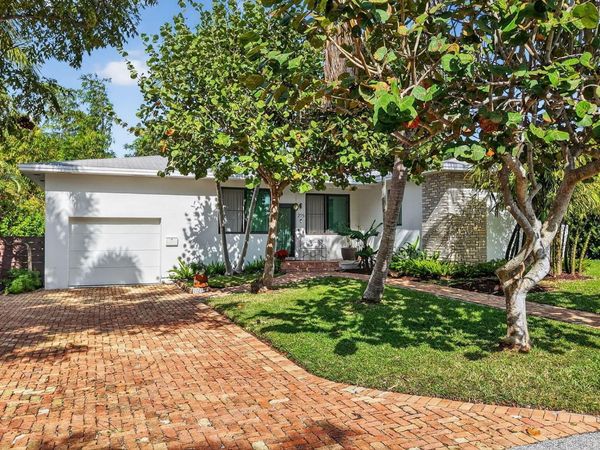 215 N Seacrest Circle, Delray Beach, FL 33444
