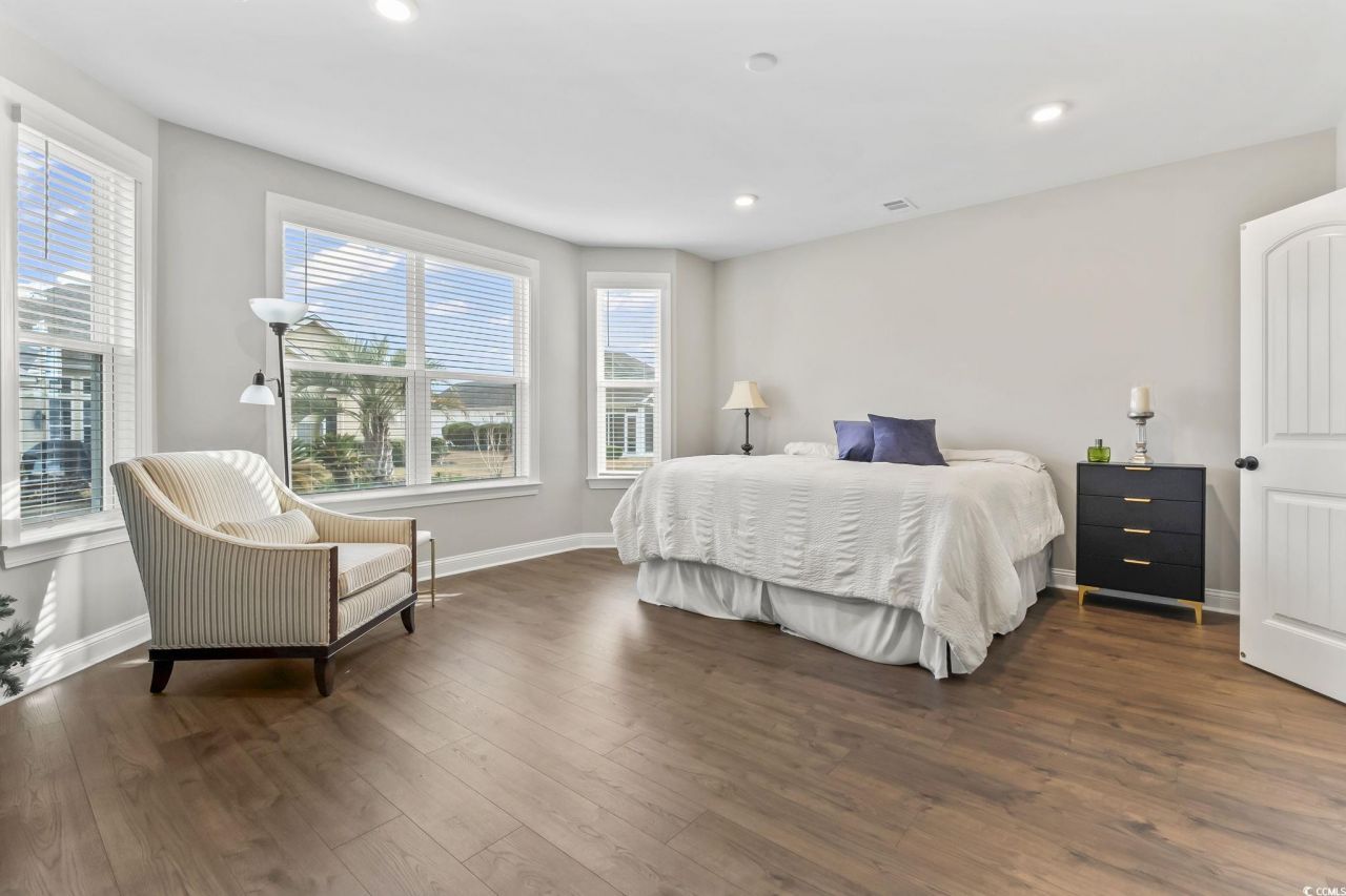 376 Mikita Dr. Photo 10