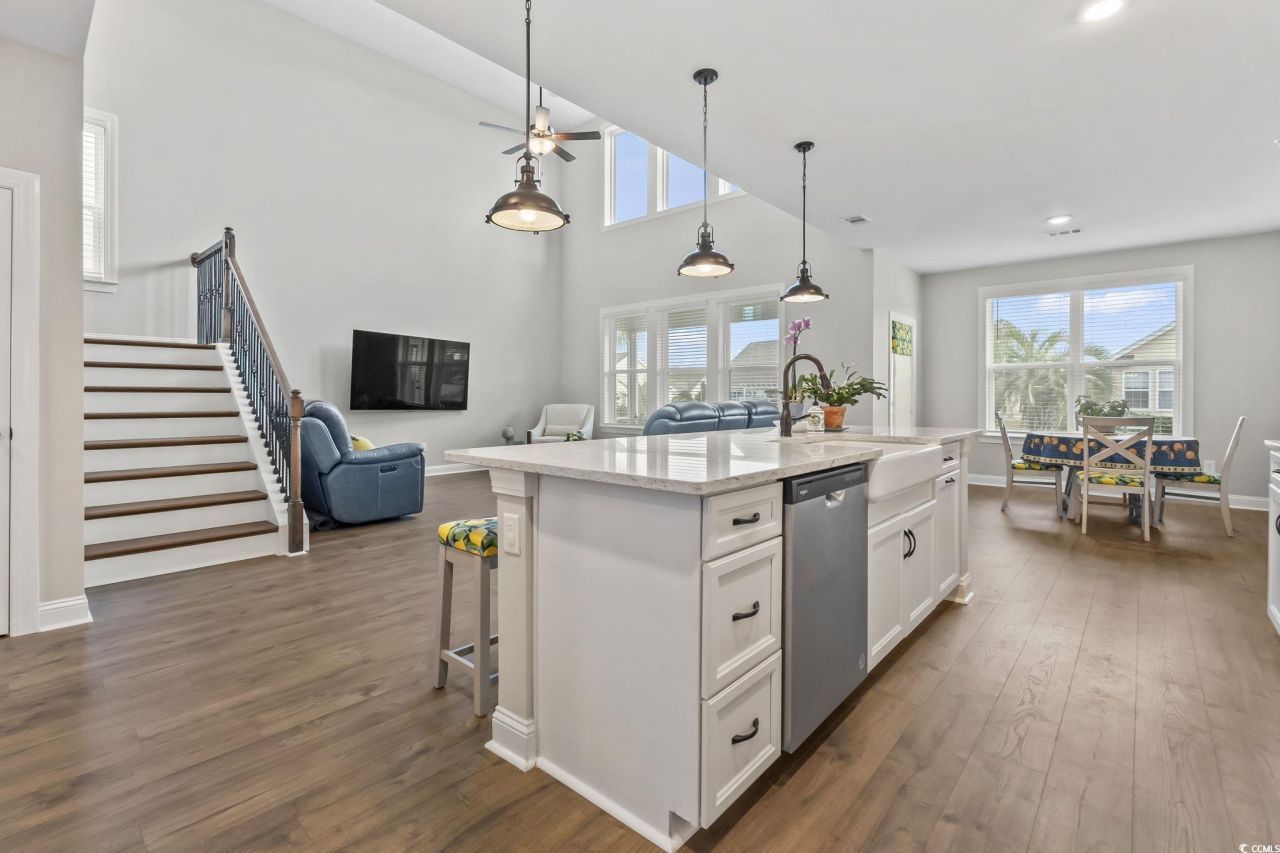 376 Mikita Dr. Photo 15