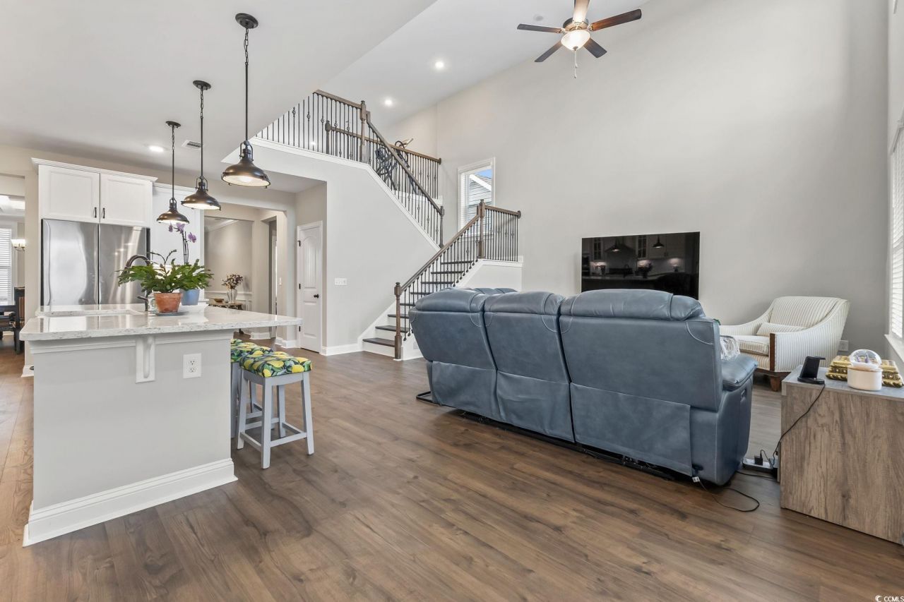 376 Mikita Dr. Photo 19