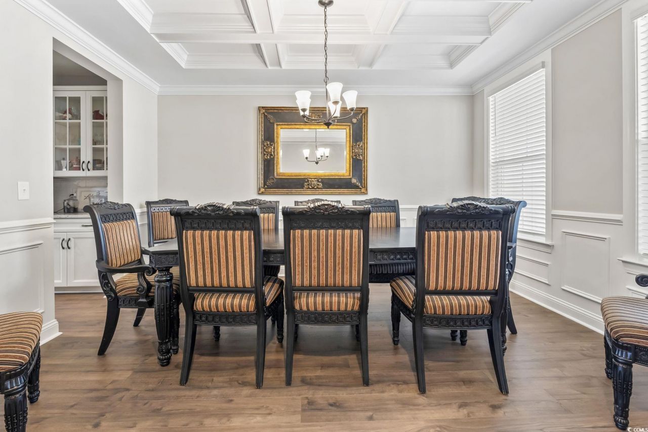 376 Mikita Dr. Photo 4