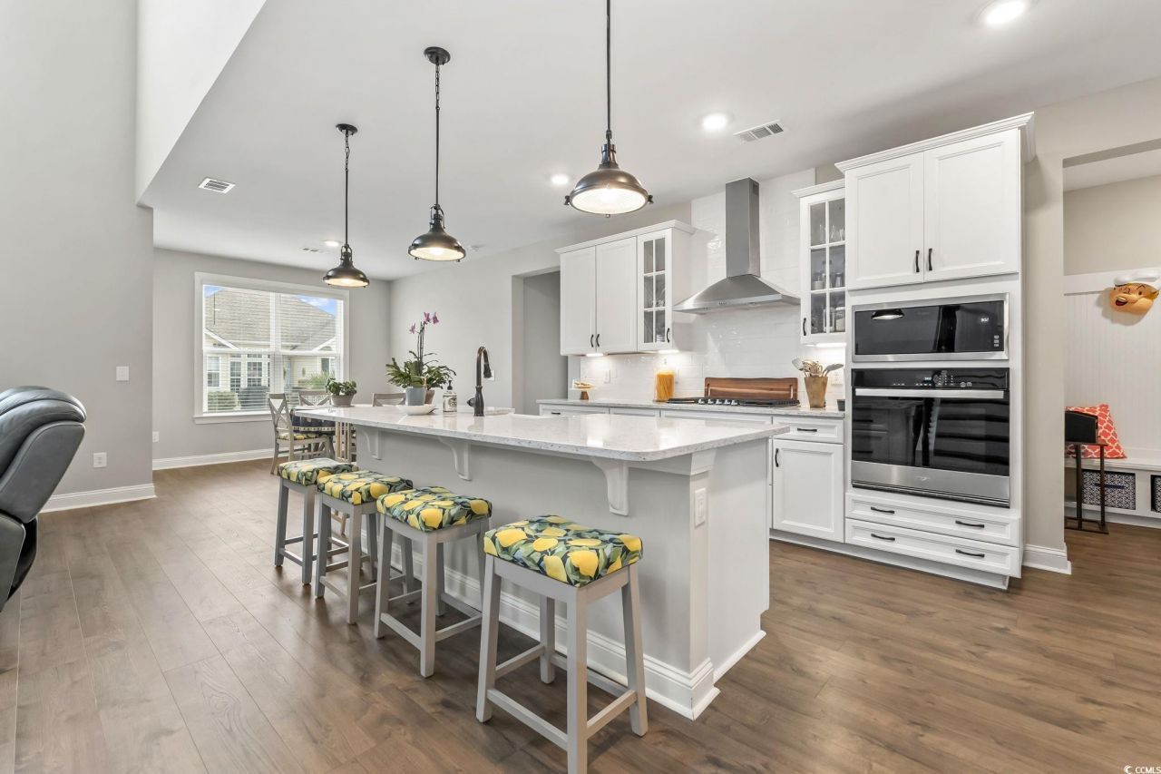 376 Mikita Dr. Photo 7