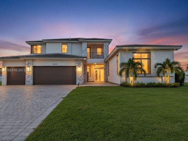 15846 SW 49th St, Southwest Ranches, FL 33331