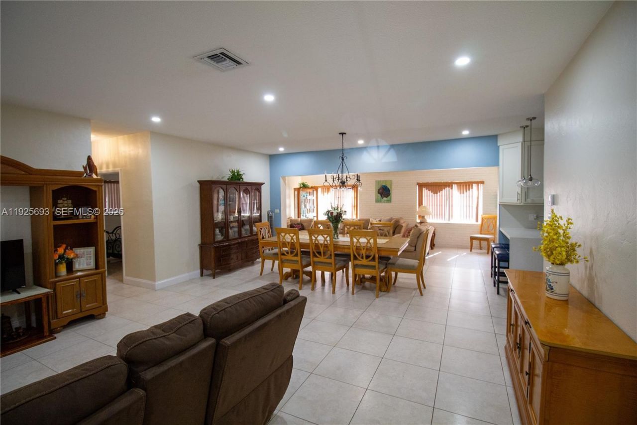 1140 NE 204th St, Miami, FL 33179 Photo