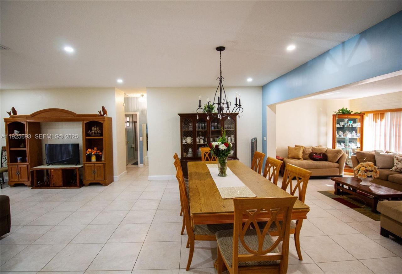 1140 NE 204th St, Miami, FL 33179 Photo