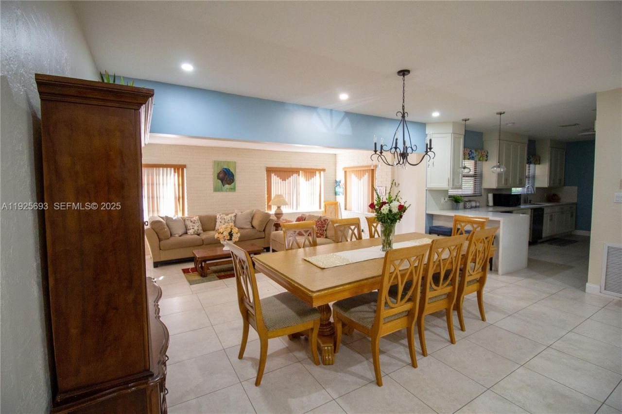 1140 NE 204th St, Miami, FL 33179 Photo