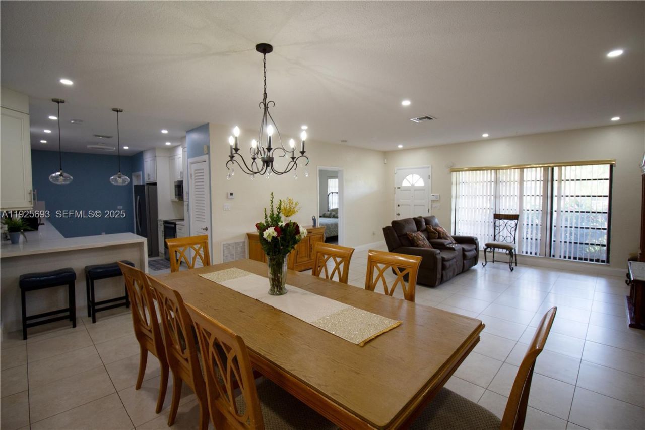 1140 NE 204th St, Miami, FL 33179 Photo