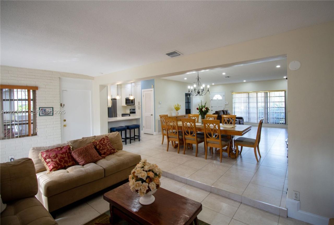 1140 NE 204th St, Miami, FL 33179 Photo