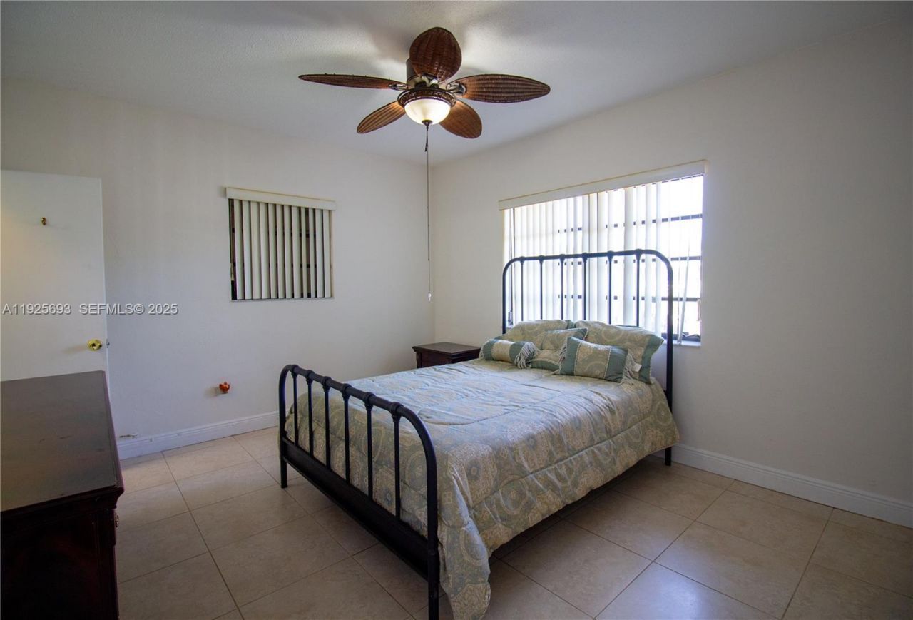 1140 NE 204th St, Miami, FL 33179 Photo