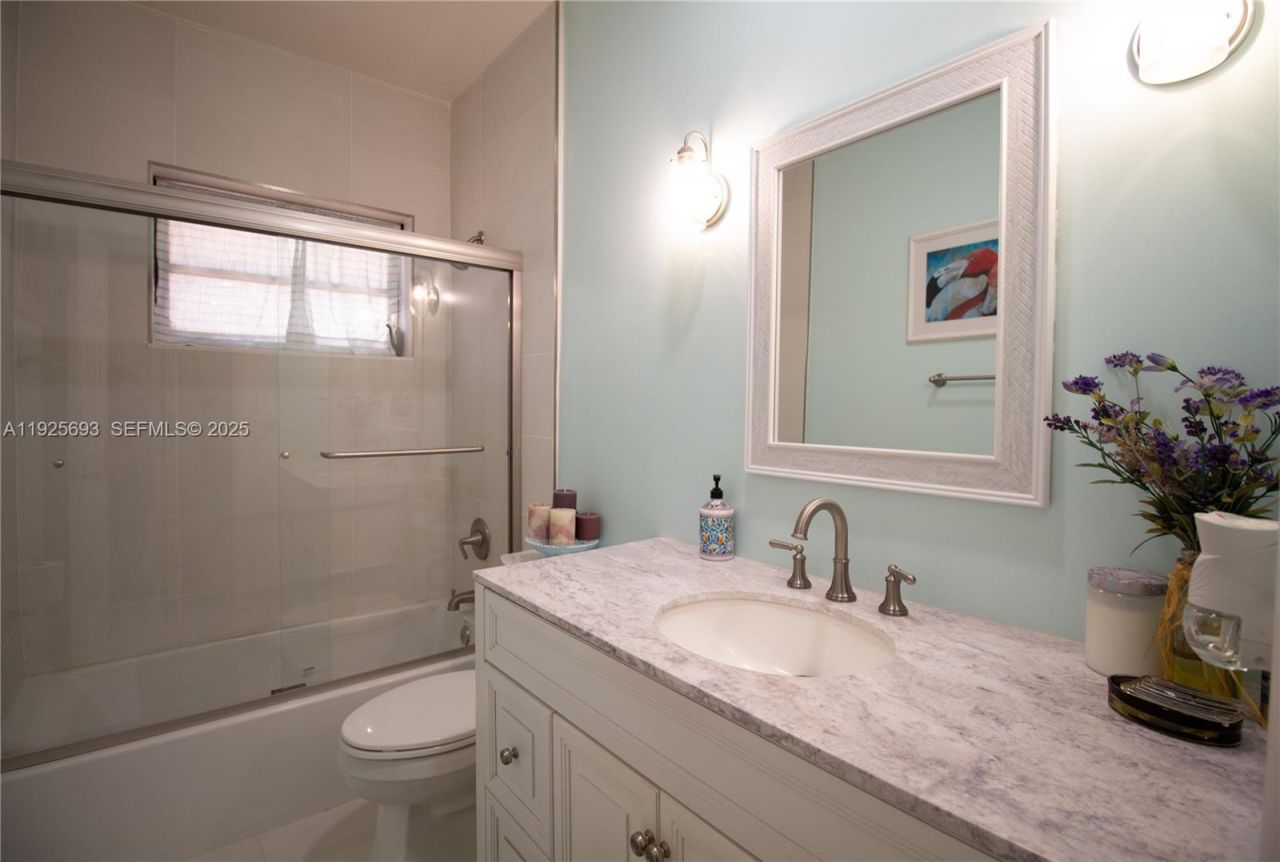 1140 NE 204th St, Miami, FL 33179 Photo