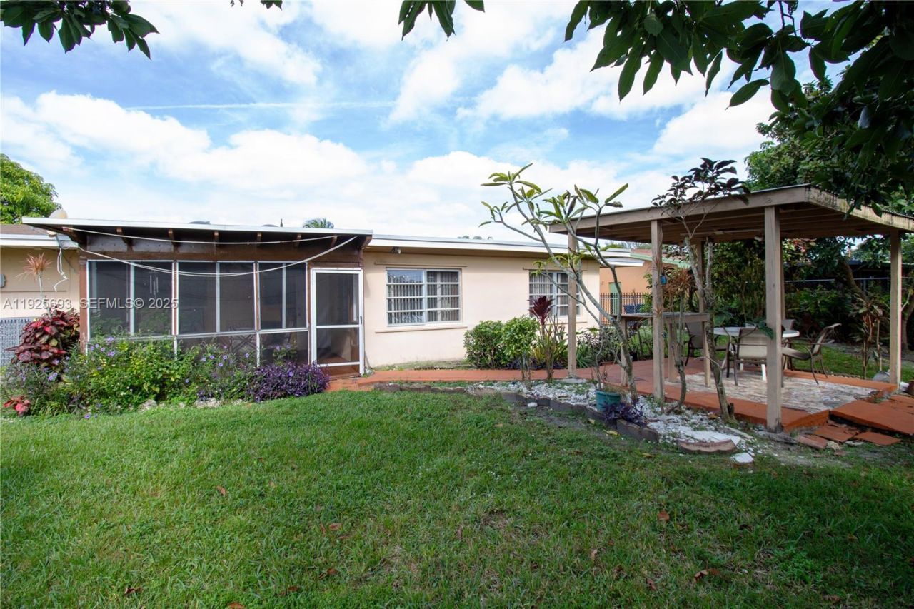 1140 NE 204th St, Miami, FL 33179 Photo