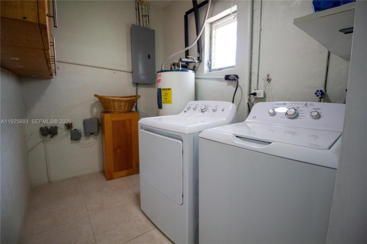 1140 NE 204th St, Miami, FL 33179 Photo