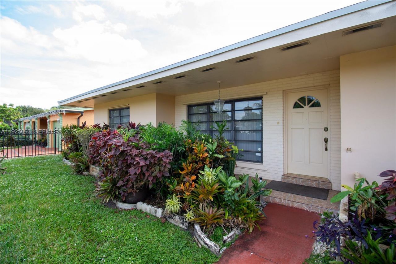 1140 NE 204th St, Miami, FL 33179 Photo