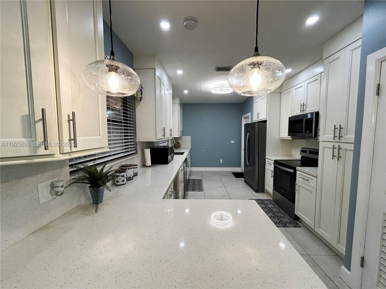 1140 NE 204th St, Miami, FL 33179 Photo