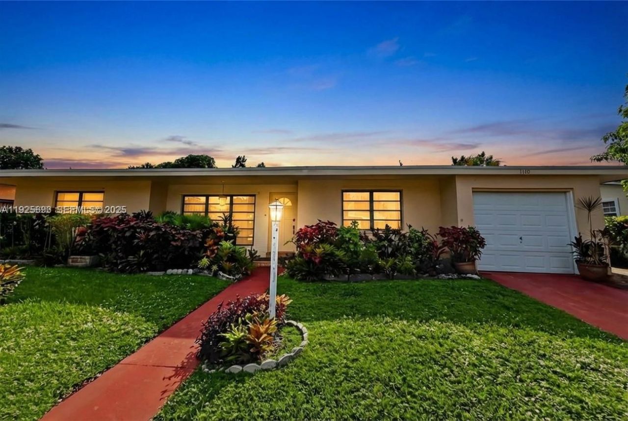 1140 NE 204th St, Miami, FL 33179 Photo