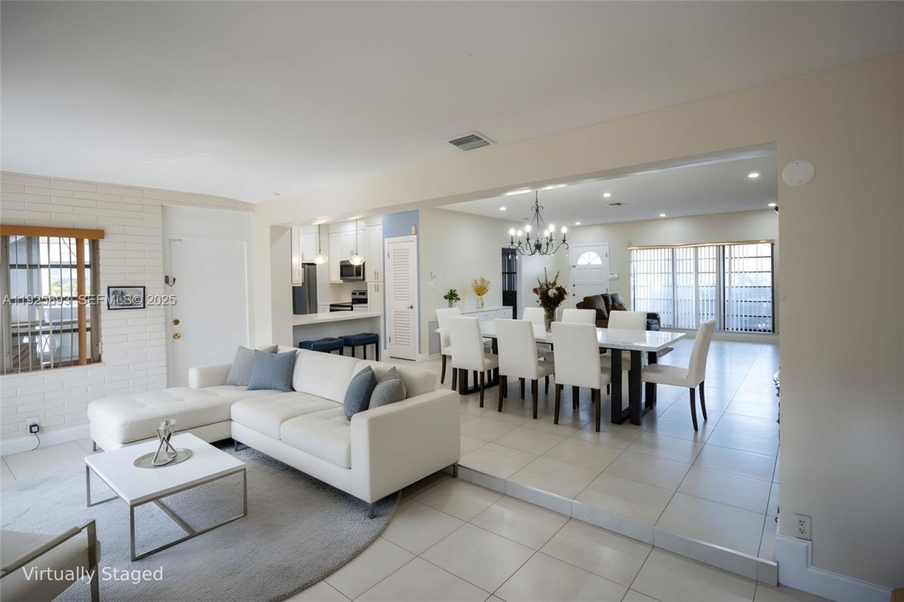 1140 NE 204th St, Miami, FL 33179 Photo