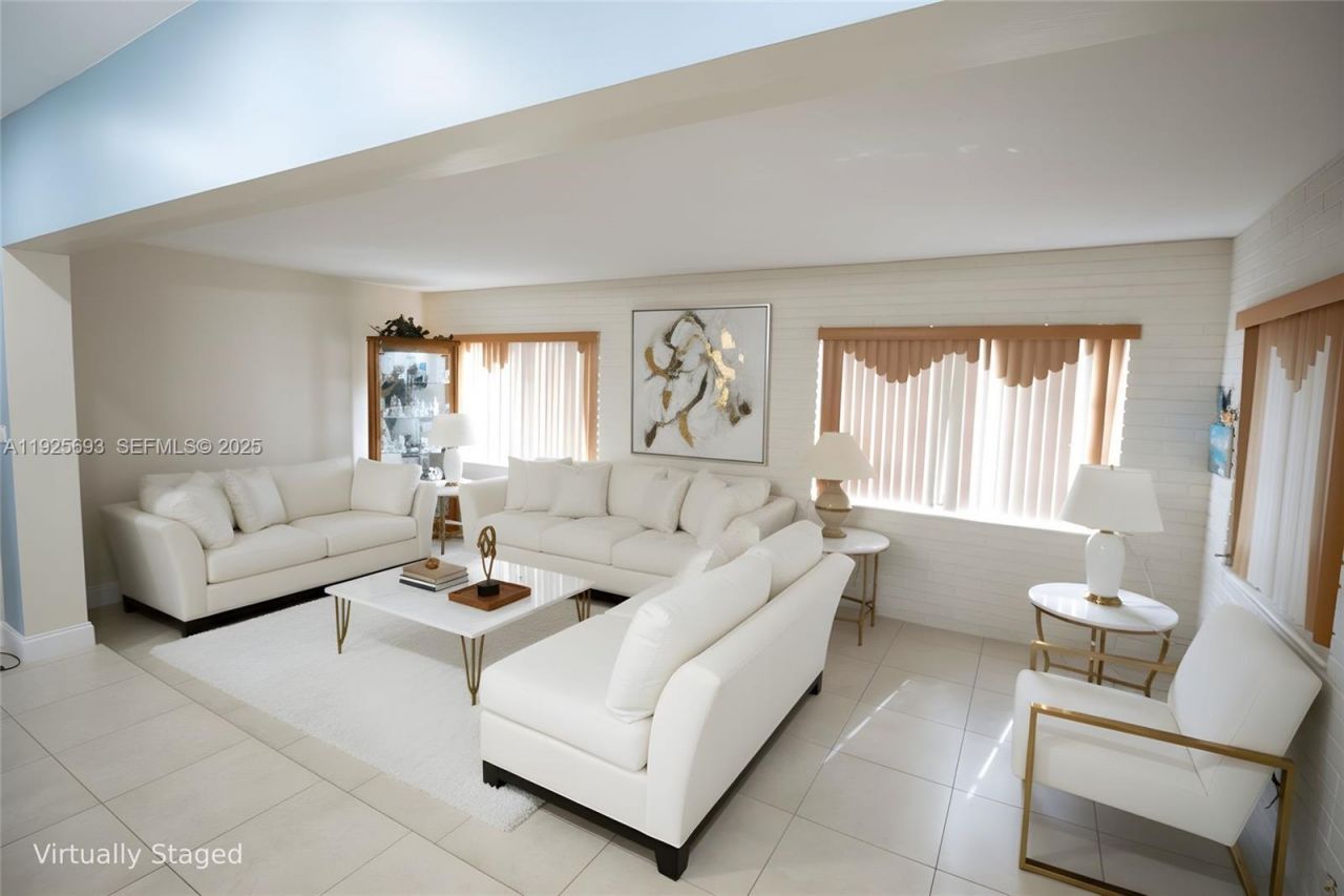 1140 NE 204th St, Miami, FL 33179 Photo