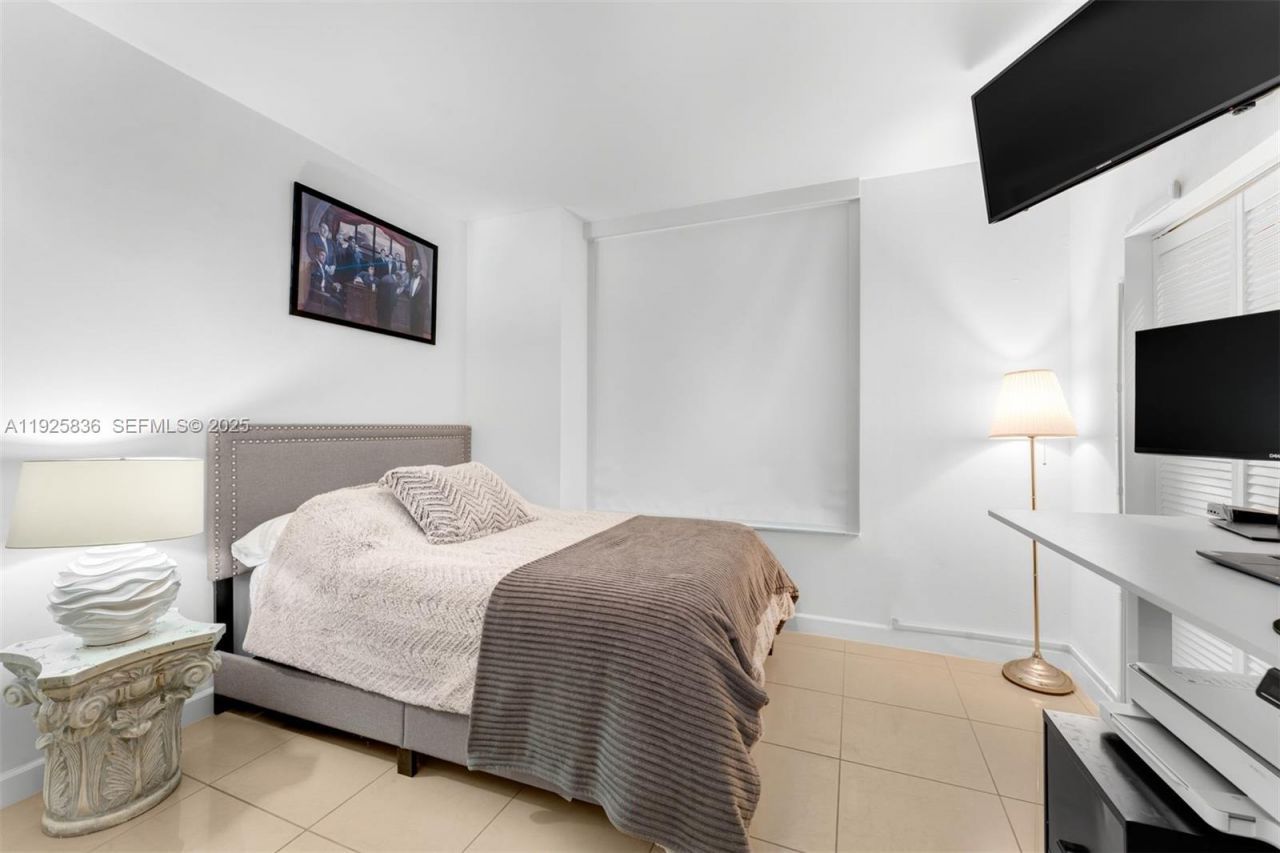 950 Brickell Bay Dr, Unit 803, Miami, FL 33131 Photo