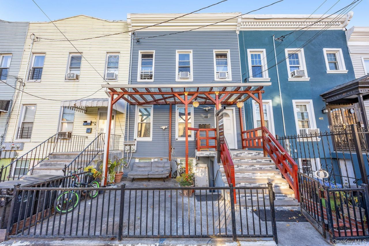414 Chestnut Street, Brooklyn, NY 11208 Main Photo