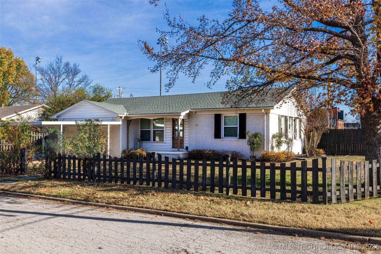 1402 N Dorothy Avenue, Claremore, OK 74017 Main Photo