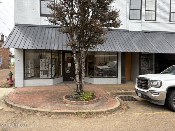 111 E Jackson Street, Belzoni, MS 39038