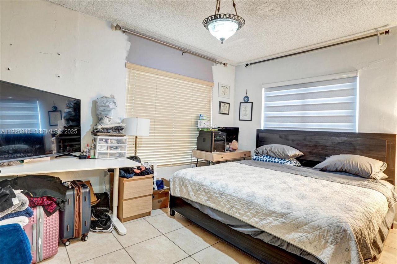 631 E 53rd St, Hialeah, FL 33013 Photo