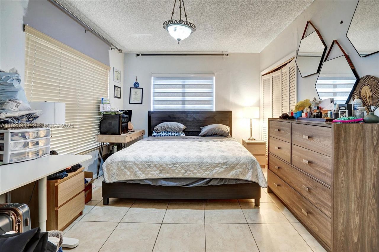 631 E 53rd St, Hialeah, FL 33013 Photo