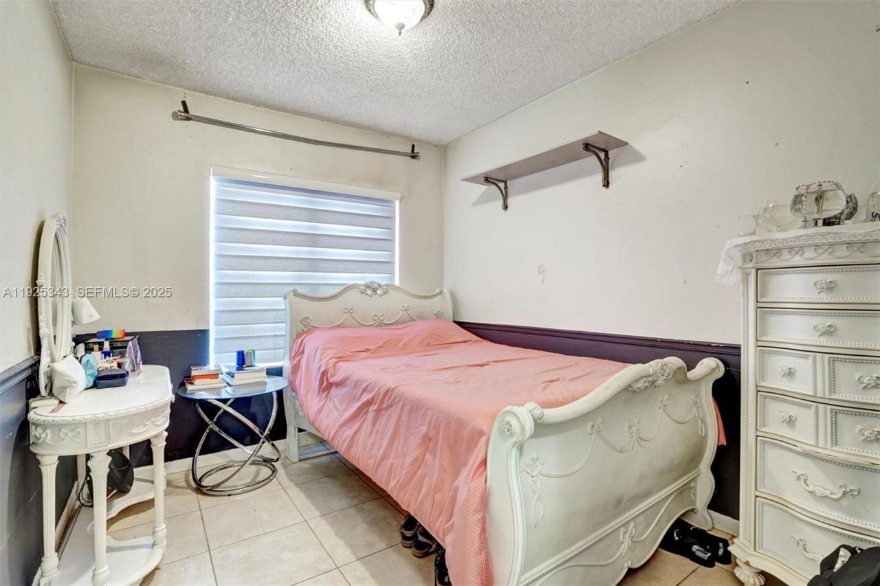 631 E 53rd St, Hialeah, FL 33013 Photo