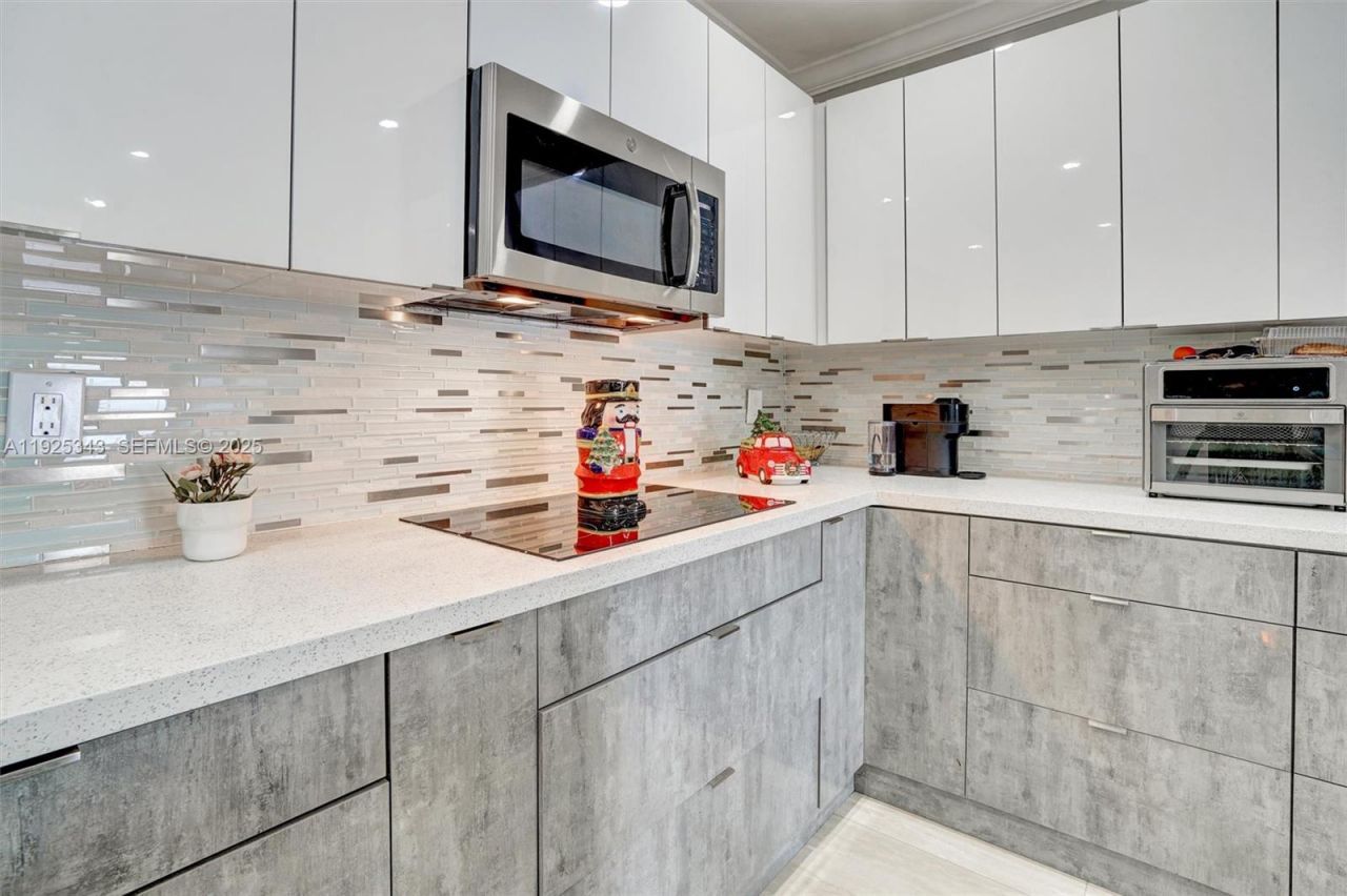 631 E 53rd St, Hialeah, FL 33013 Photo