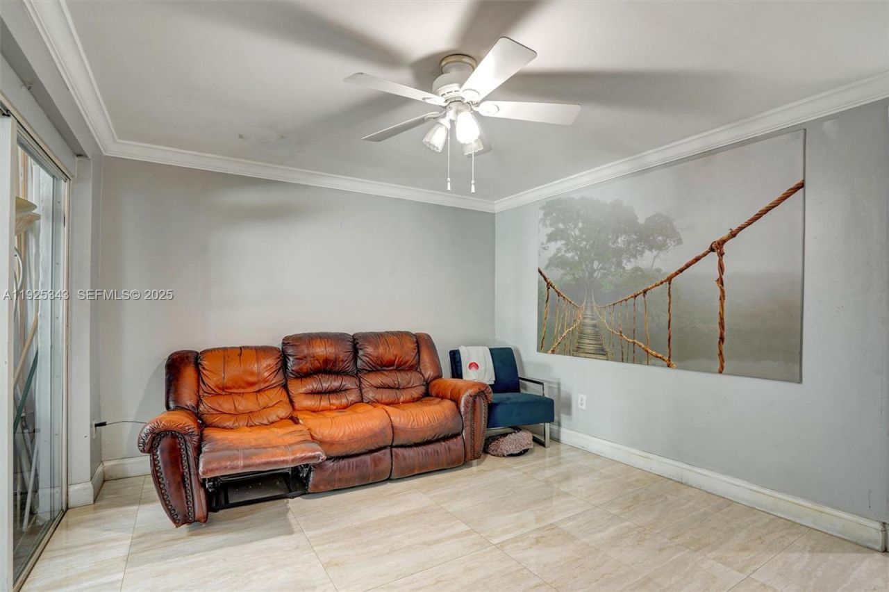 631 E 53rd St, Hialeah, FL 33013 Photo