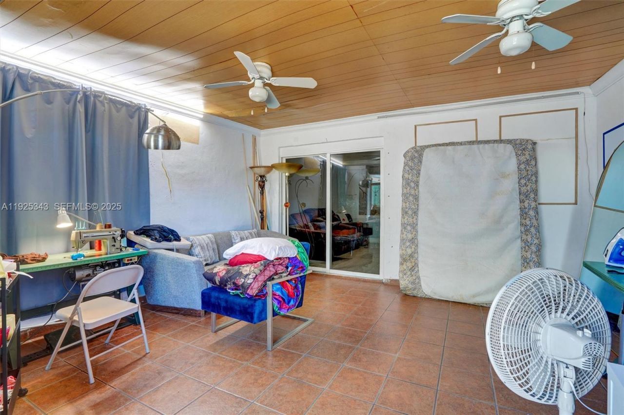 631 E 53rd St, Hialeah, FL 33013 Photo