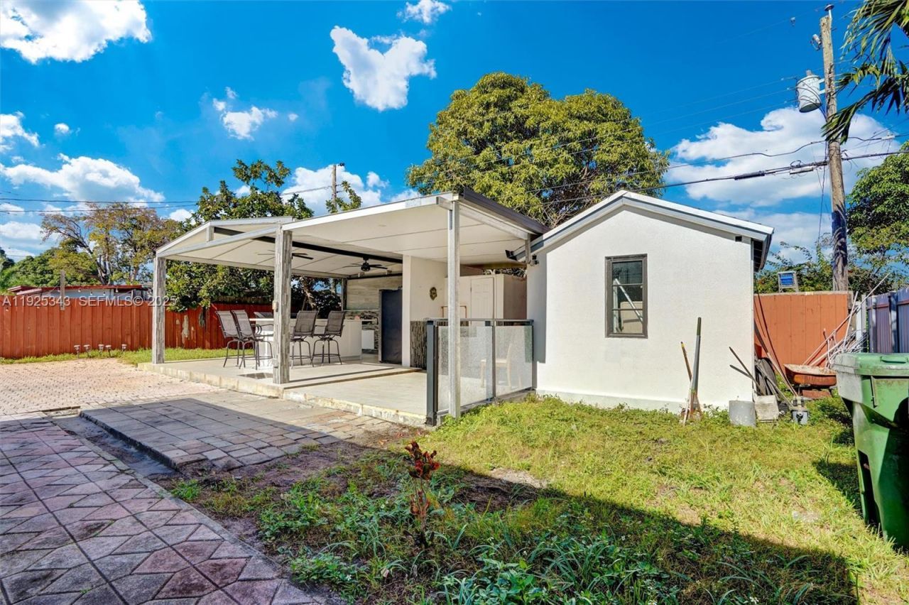 631 E 53rd St, Hialeah, FL 33013 Photo