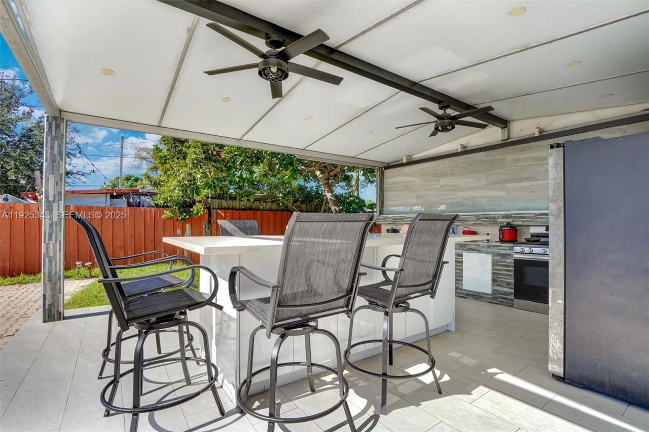 631 E 53rd St, Hialeah, FL 33013 Photo