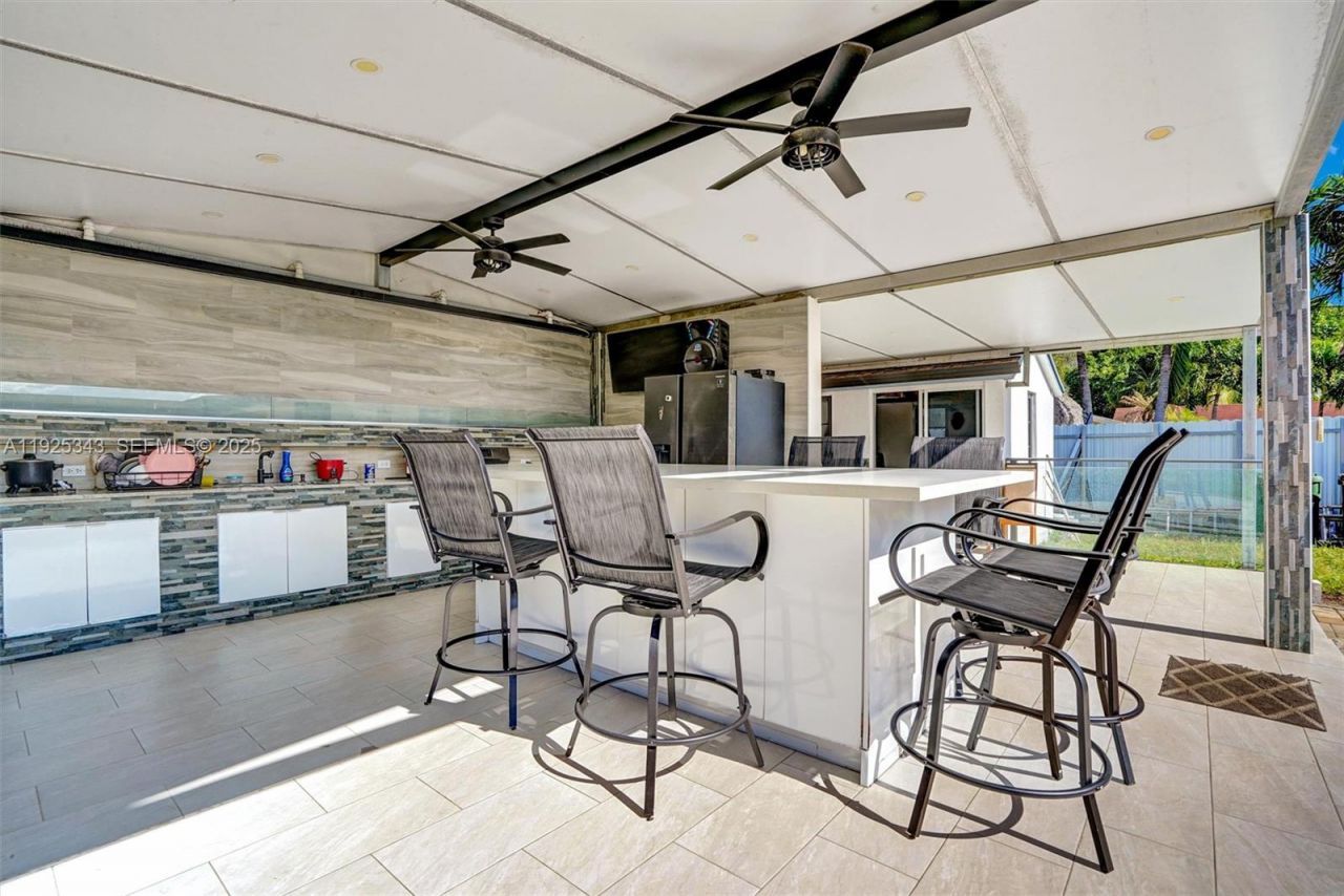 631 E 53rd St, Hialeah, FL 33013 Photo