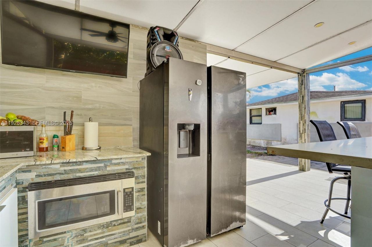 631 E 53rd St, Hialeah, FL 33013 Photo