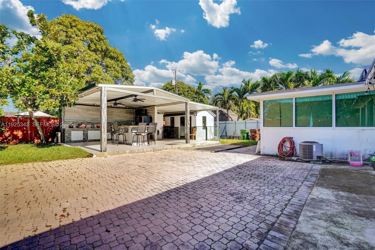 631 E 53rd St, Hialeah, FL 33013 Photo