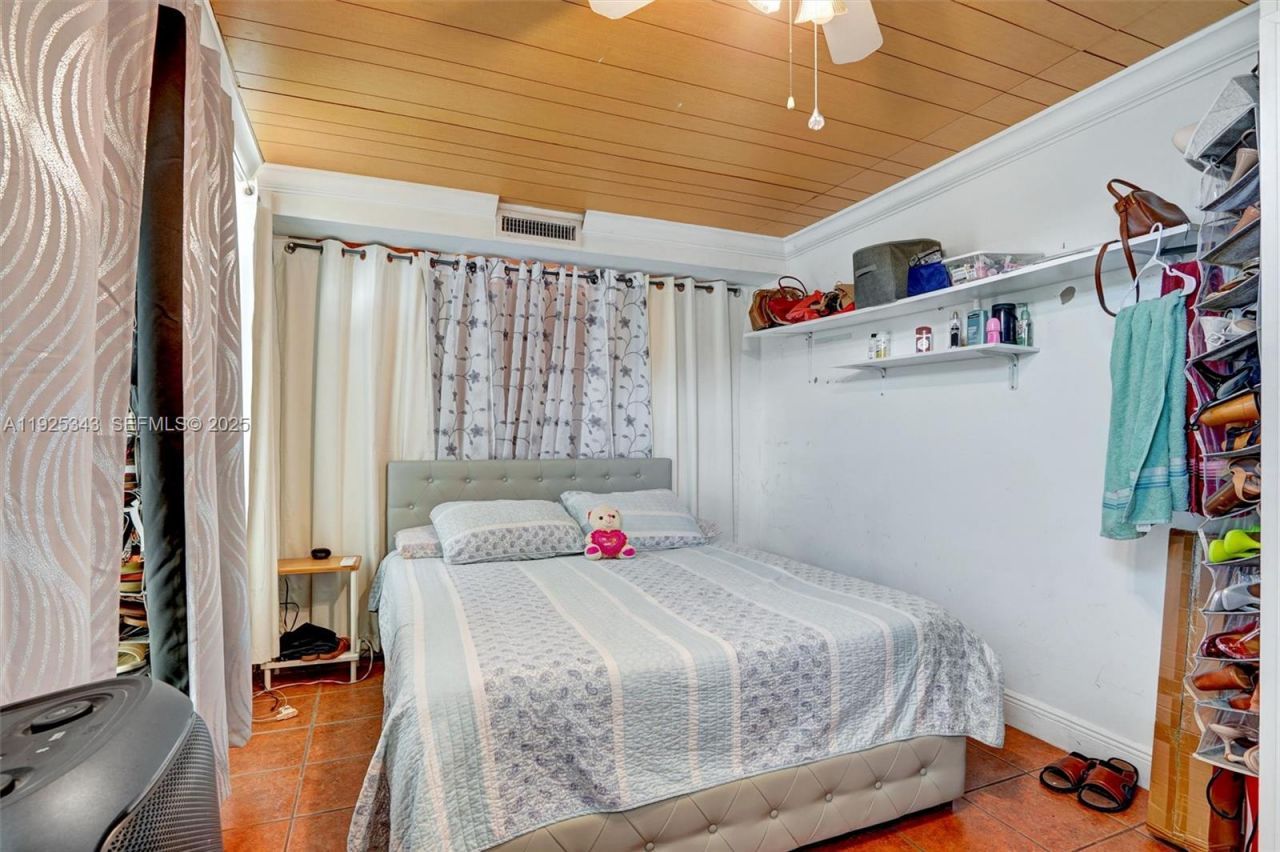 631 E 53rd St, Hialeah, FL 33013 Photo