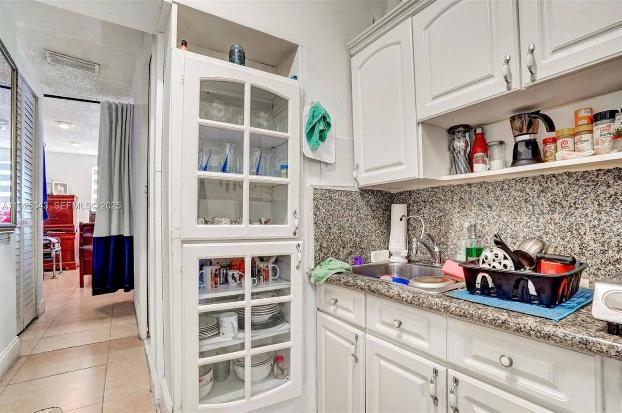 631 E 53rd St, Hialeah, FL 33013 Photo