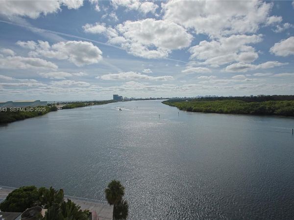 500 Bayview Dr, Unit 928, Sunny Isles Beach, FL 33160