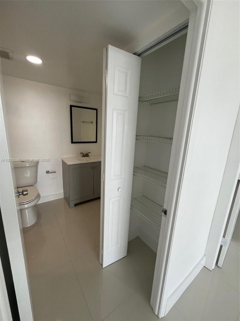 20505 E Country Club Dr, Unit 2132, Aventura, FL 33180 Photo