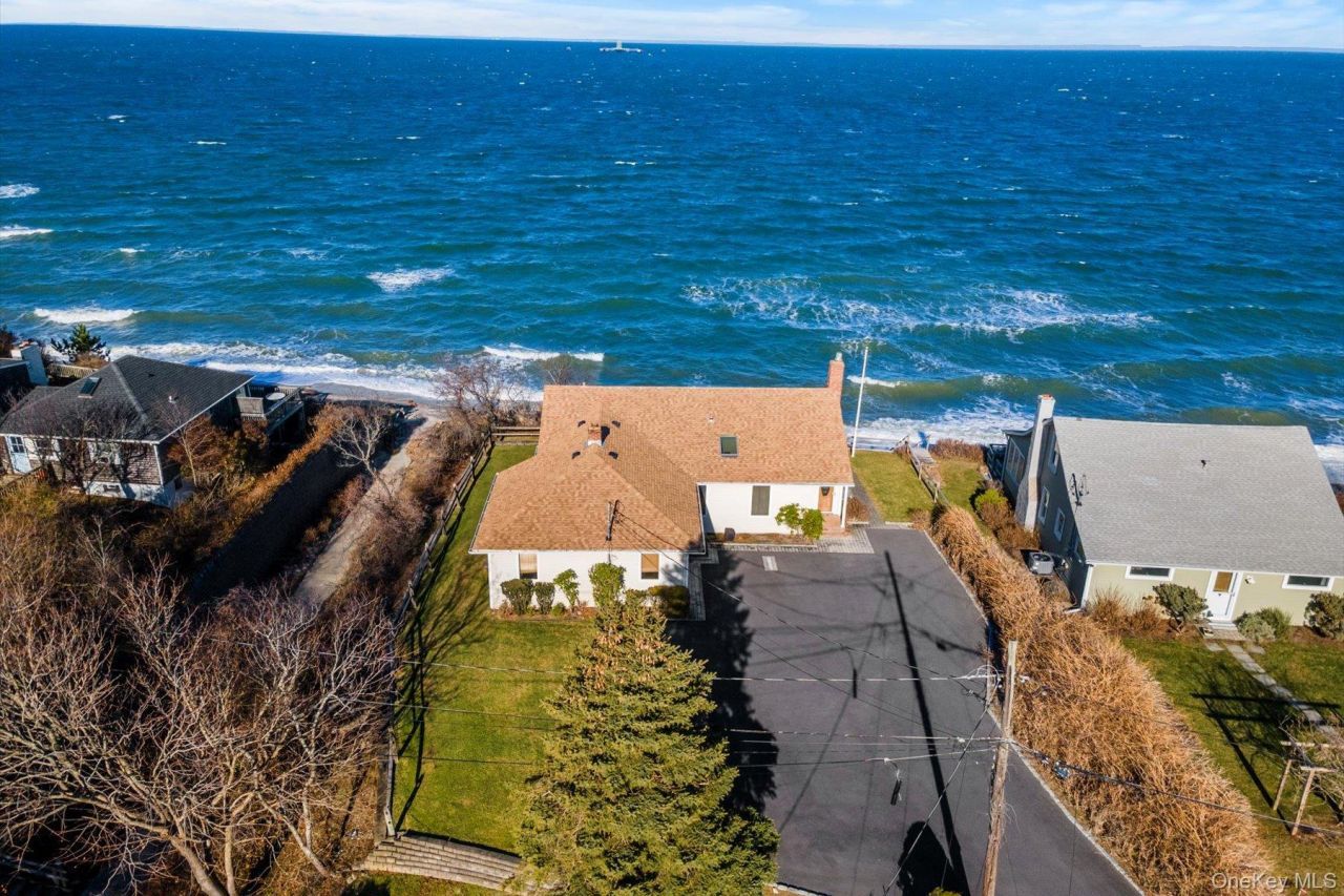 18 N Walk, Jamesport, NY 11947 Main Photo