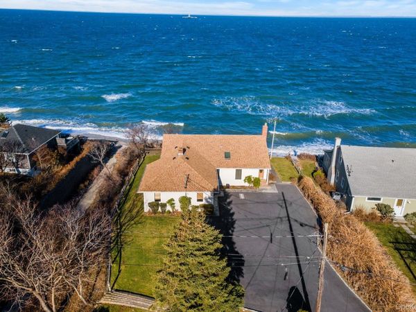 18 N Walk, Jamesport, NY 11947