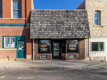 25 S Park Avenue, Le Center, MN 56057